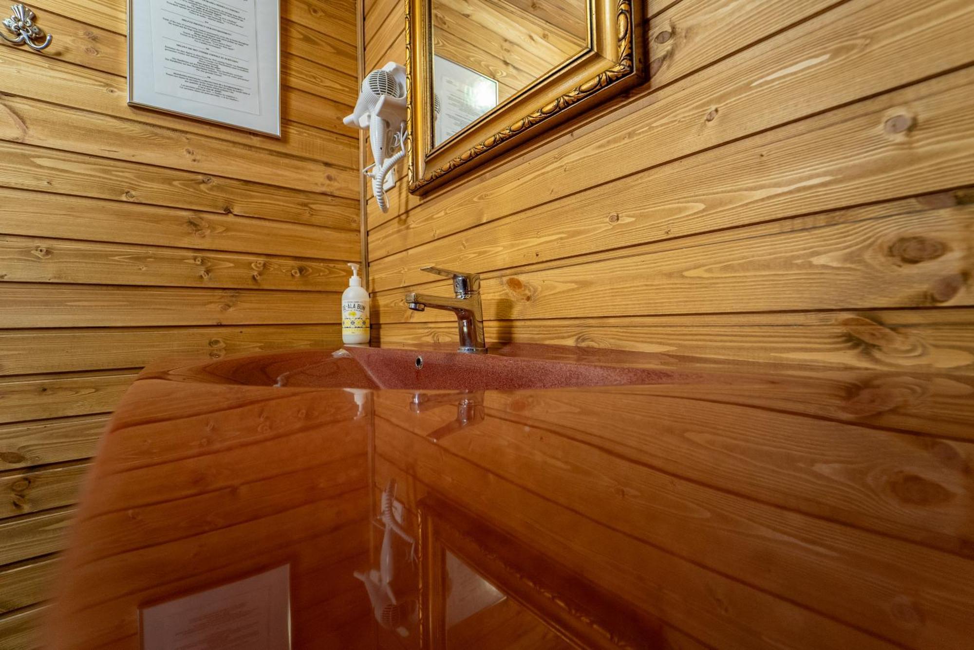 Sura Lu' Patru Appartement Vulcan  Buitenkant foto