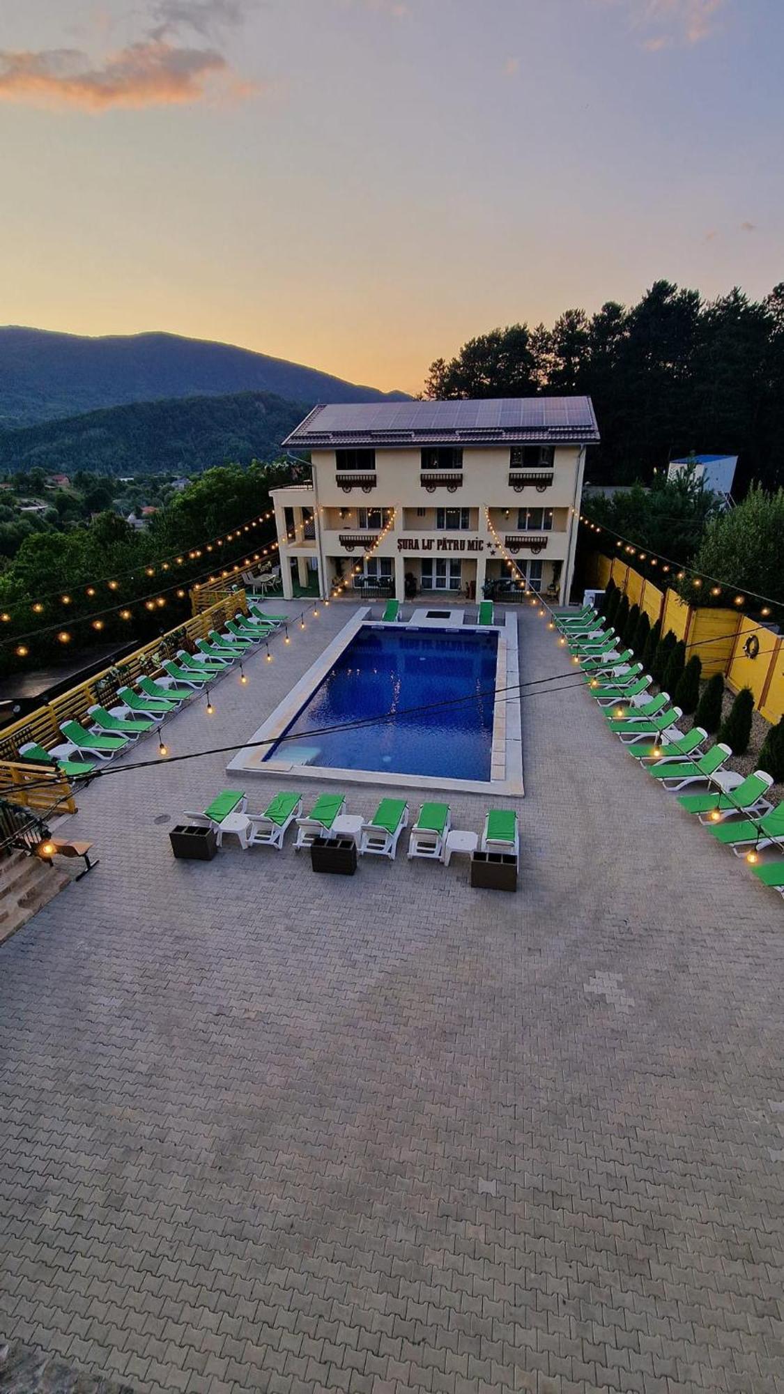Sura Lu' Patru Appartement Vulcan  Buitenkant foto