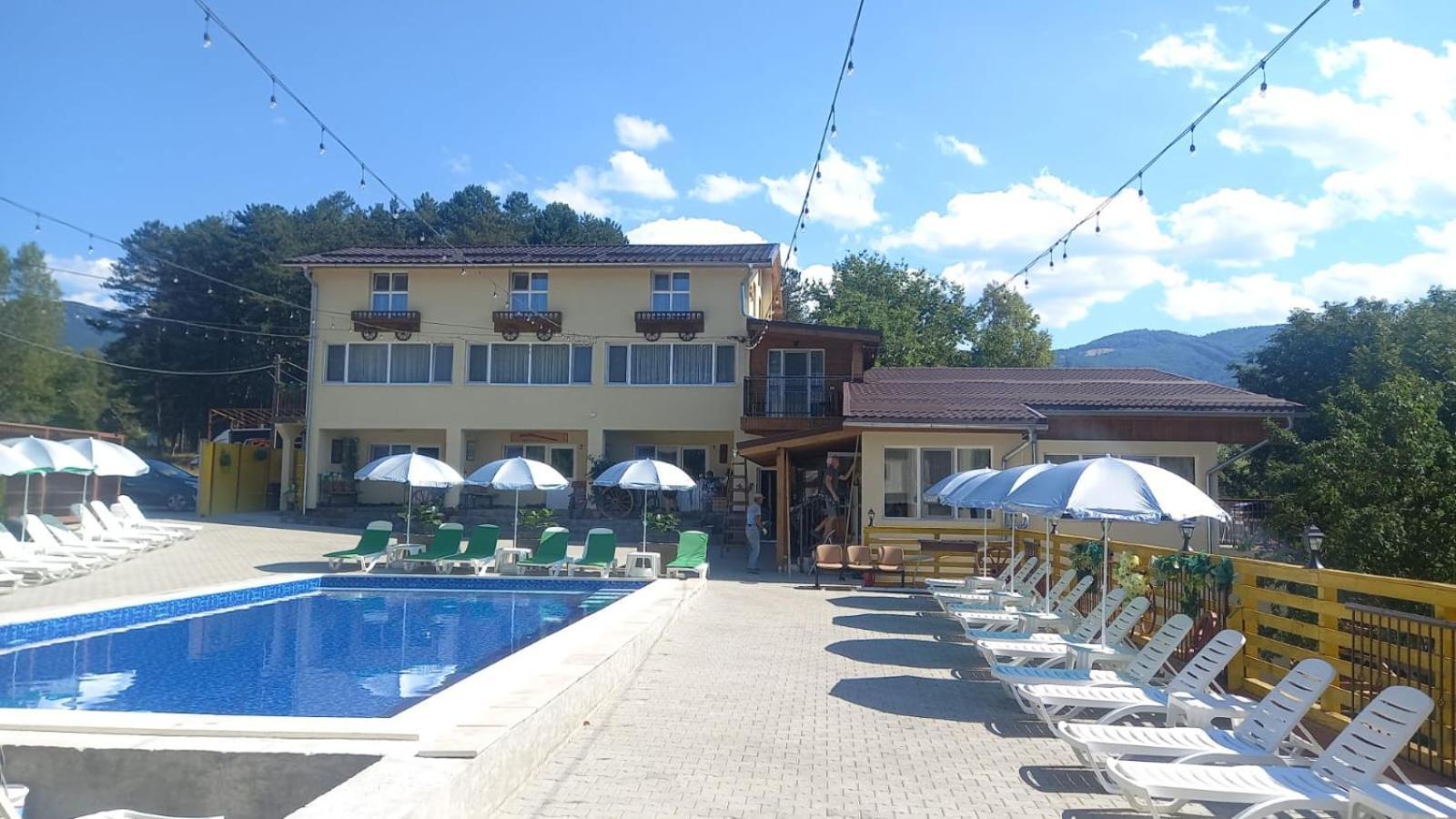 Sura Lu' Patru Appartement Vulcan  Buitenkant foto